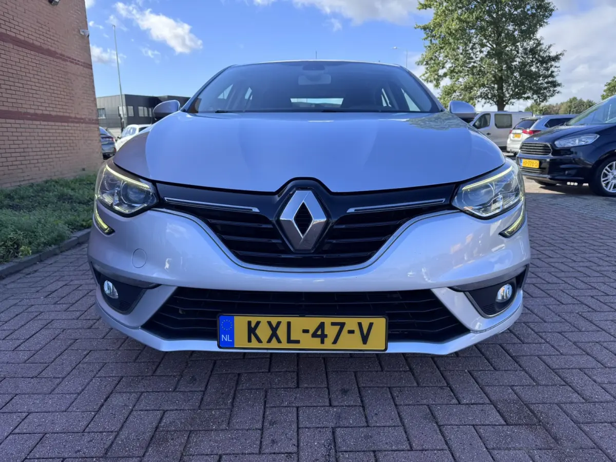 1.5 Blue dCi Limited, Euro 6, Marge, Apple Carplay