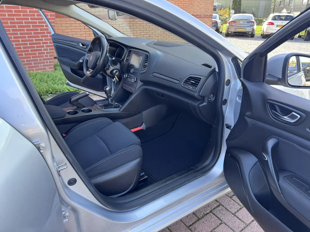 1.5 Blue dCi Limited, Euro 6, Marge, Apple Carplay