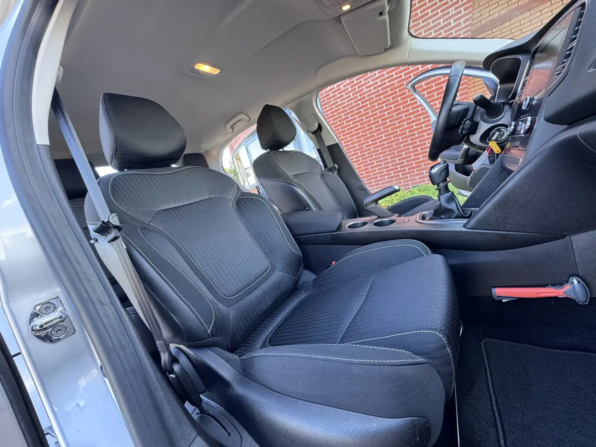 1.5 Blue dCi Limited, Euro 6, Marge, Apple Carplay