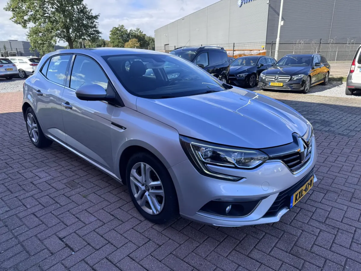 1.5 Blue dCi Limited, Euro 6, Marge, Apple Carplay