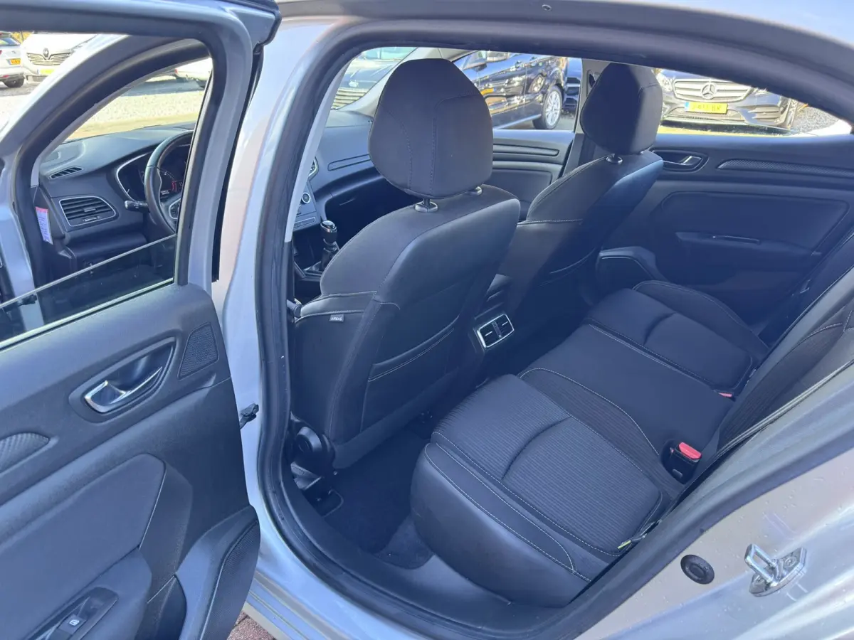1.5 Blue dCi Limited, Euro 6, Marge, Apple Carplay