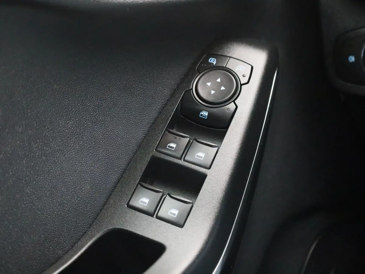 1.0 EcoBoost Hybrid Titanium | PDC Achter | Cruise Control | Elektrische Ramen |