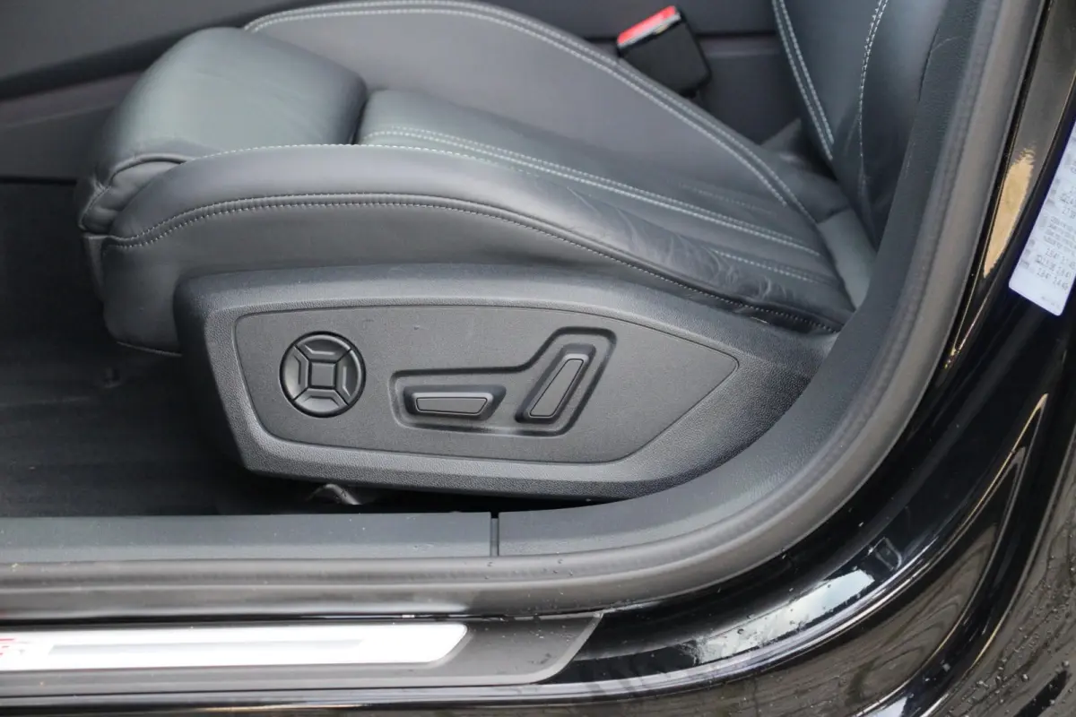 55 TFSIe 367pk quattro Pro Line S Competition | Elektr. Verstlb. Stoelen + Geheugen | Nachtzichtassistent | Adaptieve Cruise Control | Dodehoek Sensor