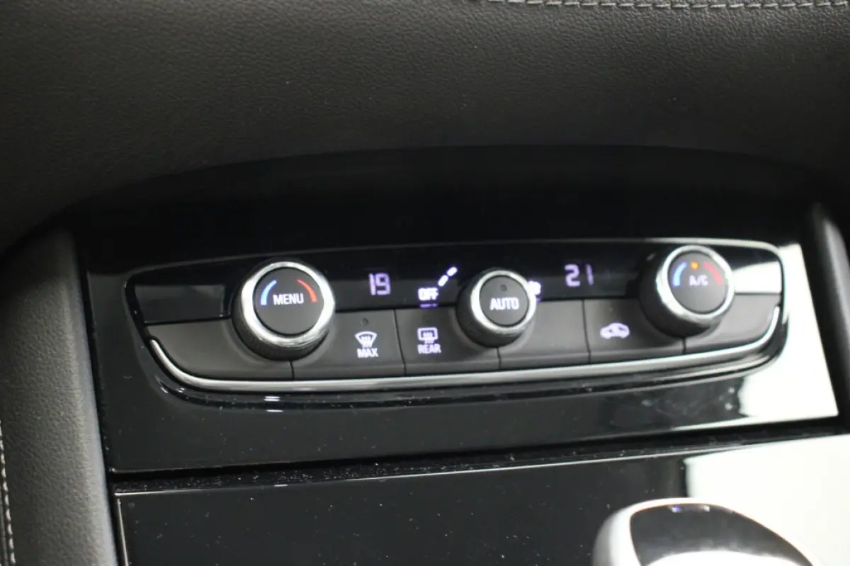 1.2 Turbo Innovation Automaat - Carplay, Camera, Cruise, Clima