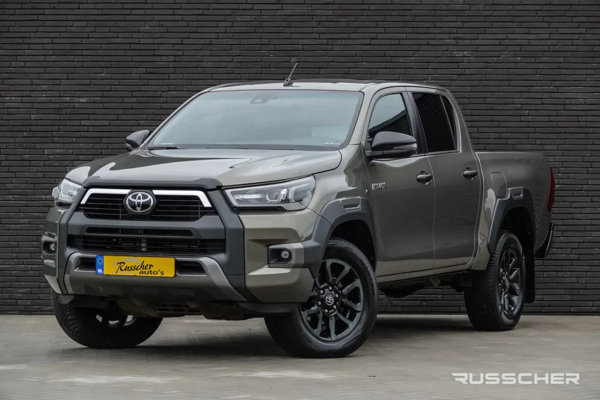 2.8 D-4D Double Cab 4X4 204Pk Aut. | Invincible | Leder | JBL-Sound | Trekhaak | 18'' | Oxide Bronze
