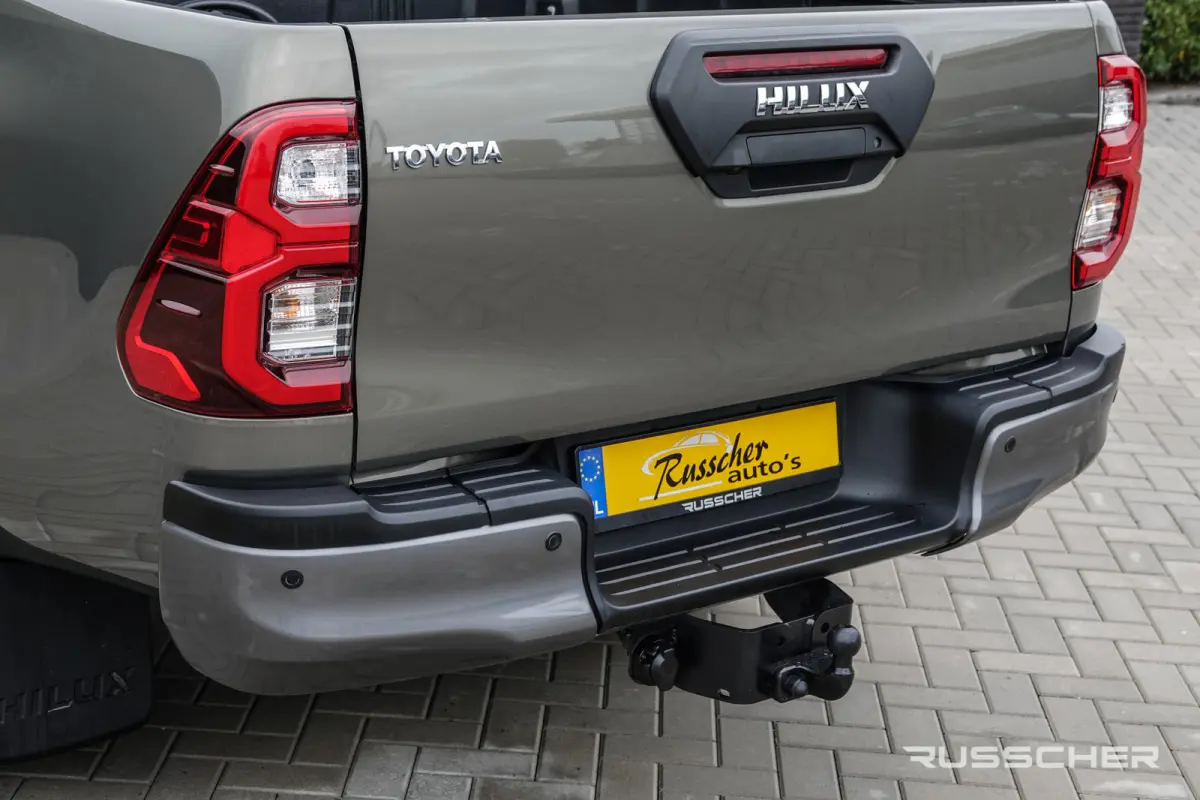 2.8 D-4D Double Cab 4X4 204Pk Aut. | Invincible | Leder | JBL-Sound | Trekhaak | 18'' | Oxide Bronze