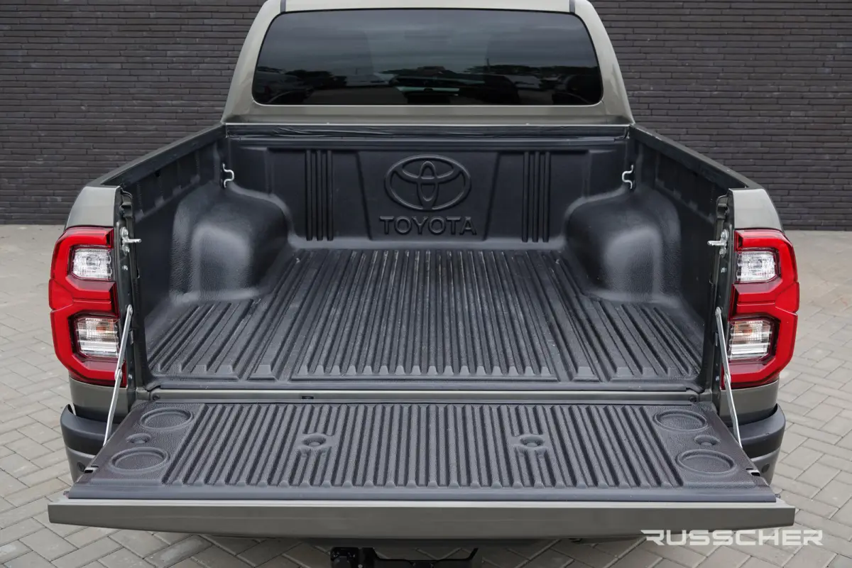 2.8 D-4D Double Cab 4X4 204Pk Aut. | Invincible | Leder | JBL-Sound | Trekhaak | 18'' | Oxide Bronze