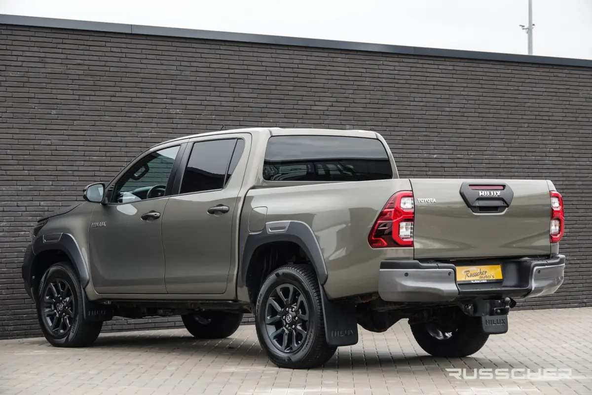2.8 D-4D Double Cab 4X4 204Pk Aut. | Invincible | Leder | JBL-Sound | Trekhaak | 18'' | Oxide Bronze