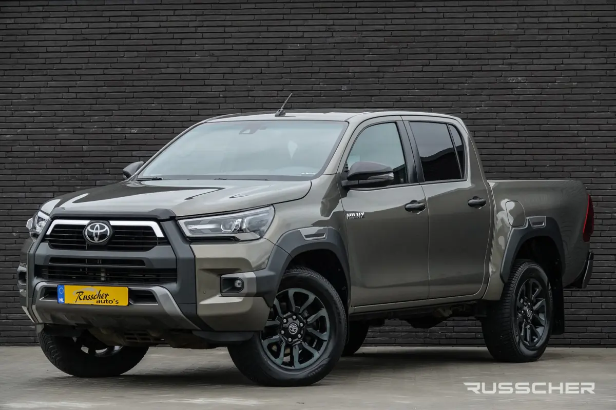 2.8 D-4D Double Cab 4X4 204Pk Aut. | Invincible | Leder | JBL-Sound | Trekhaak | 18'' | Oxide Bronze