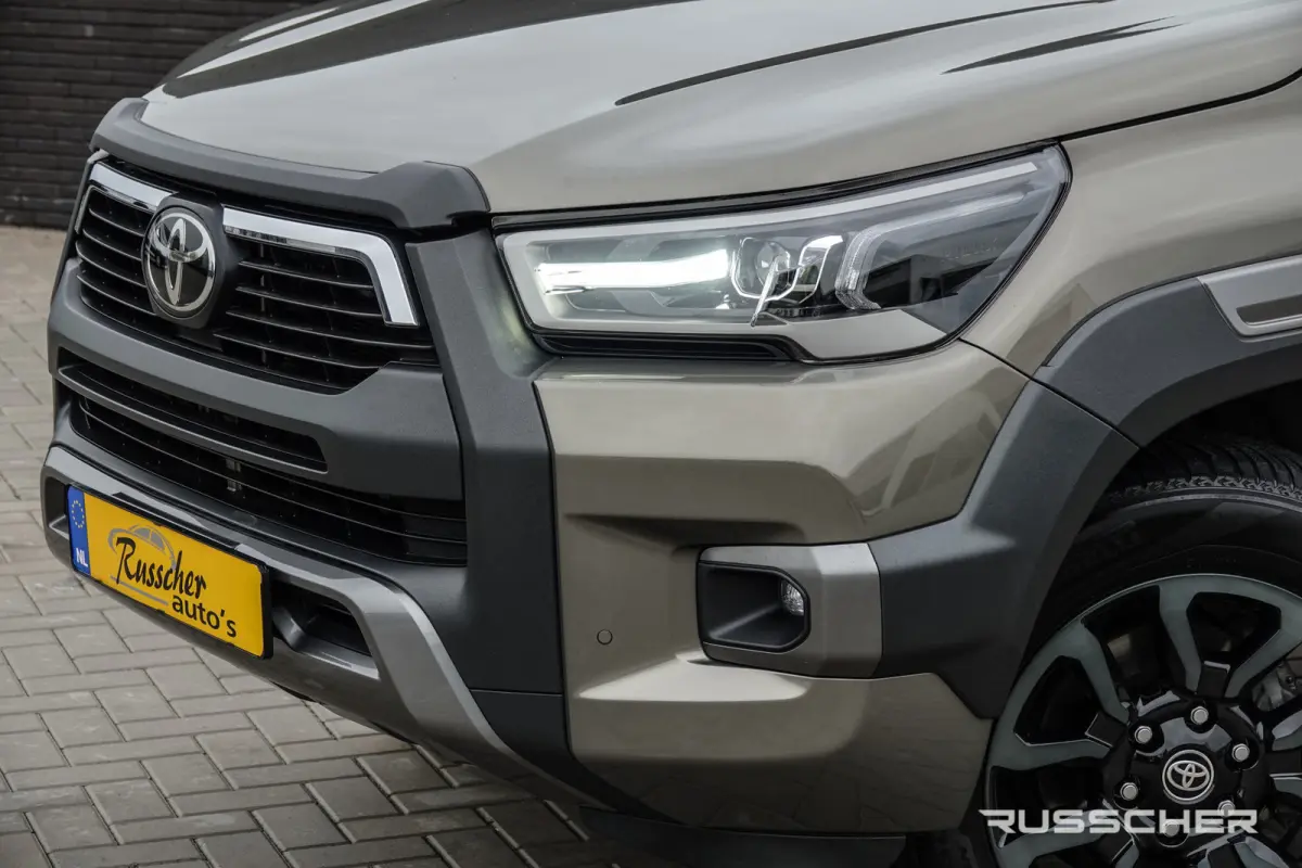 2.8 D-4D Double Cab 4X4 204Pk Aut. | Invincible | Leder | JBL-Sound | Trekhaak | 18'' | Oxide Bronze