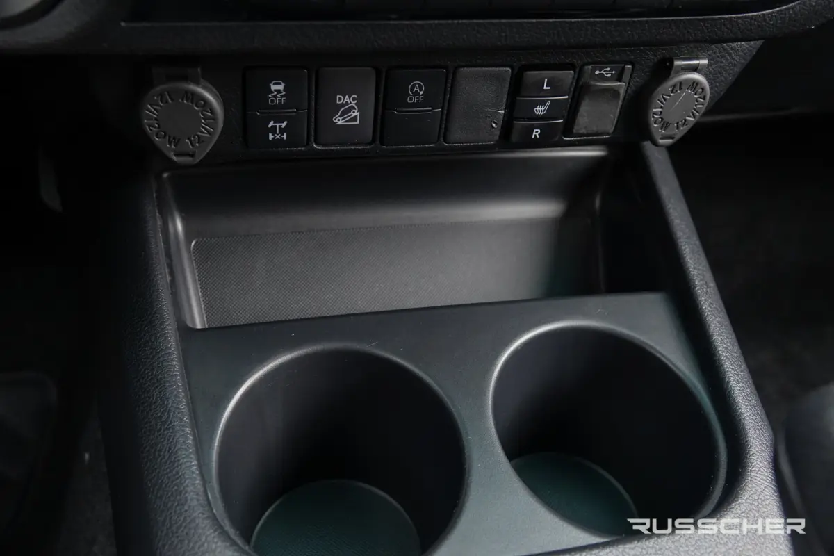 2.8 D-4D Double Cab 4X4 204Pk Aut. | Invincible | Leder | JBL-Sound | Trekhaak | 18'' | Oxide Bronze