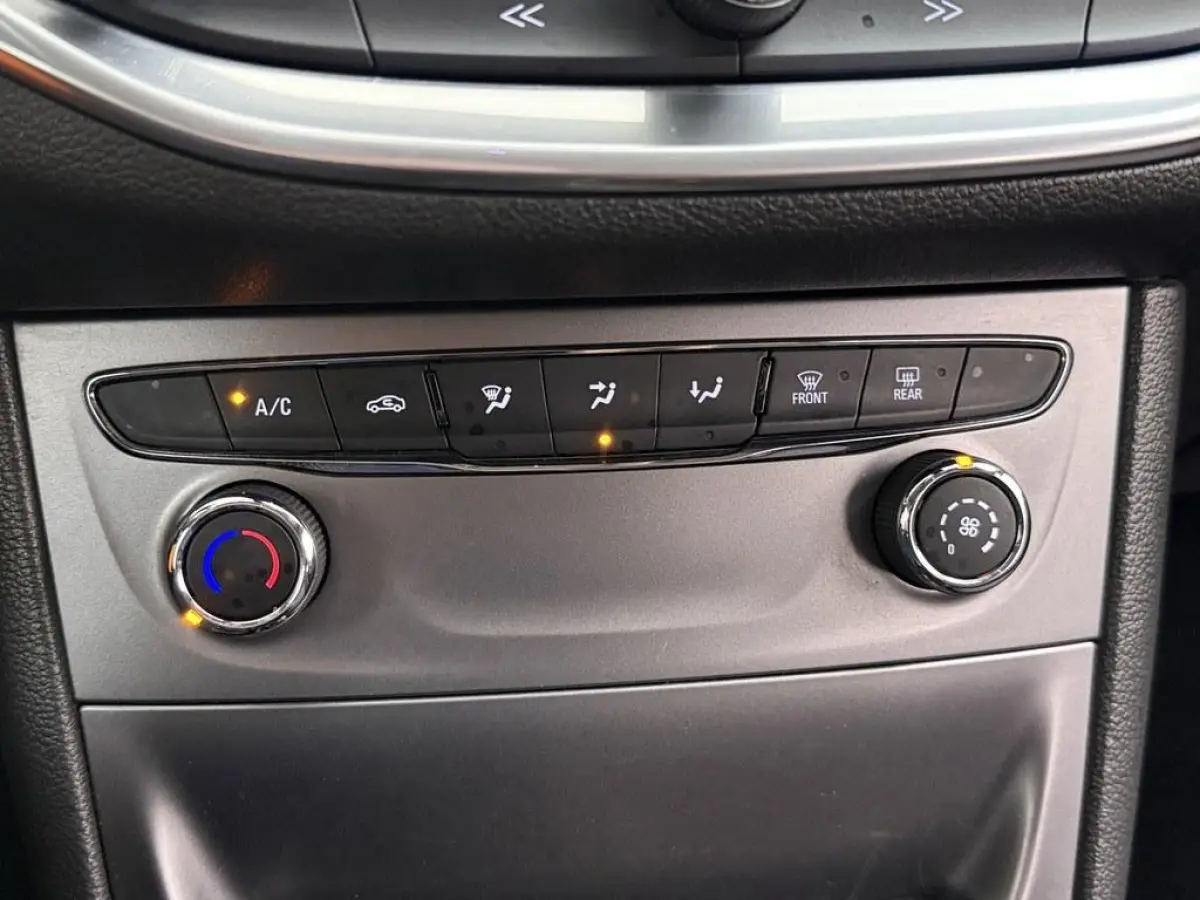 1.0 TURBO Business+ Nav/Camera/Led/4S.Banden