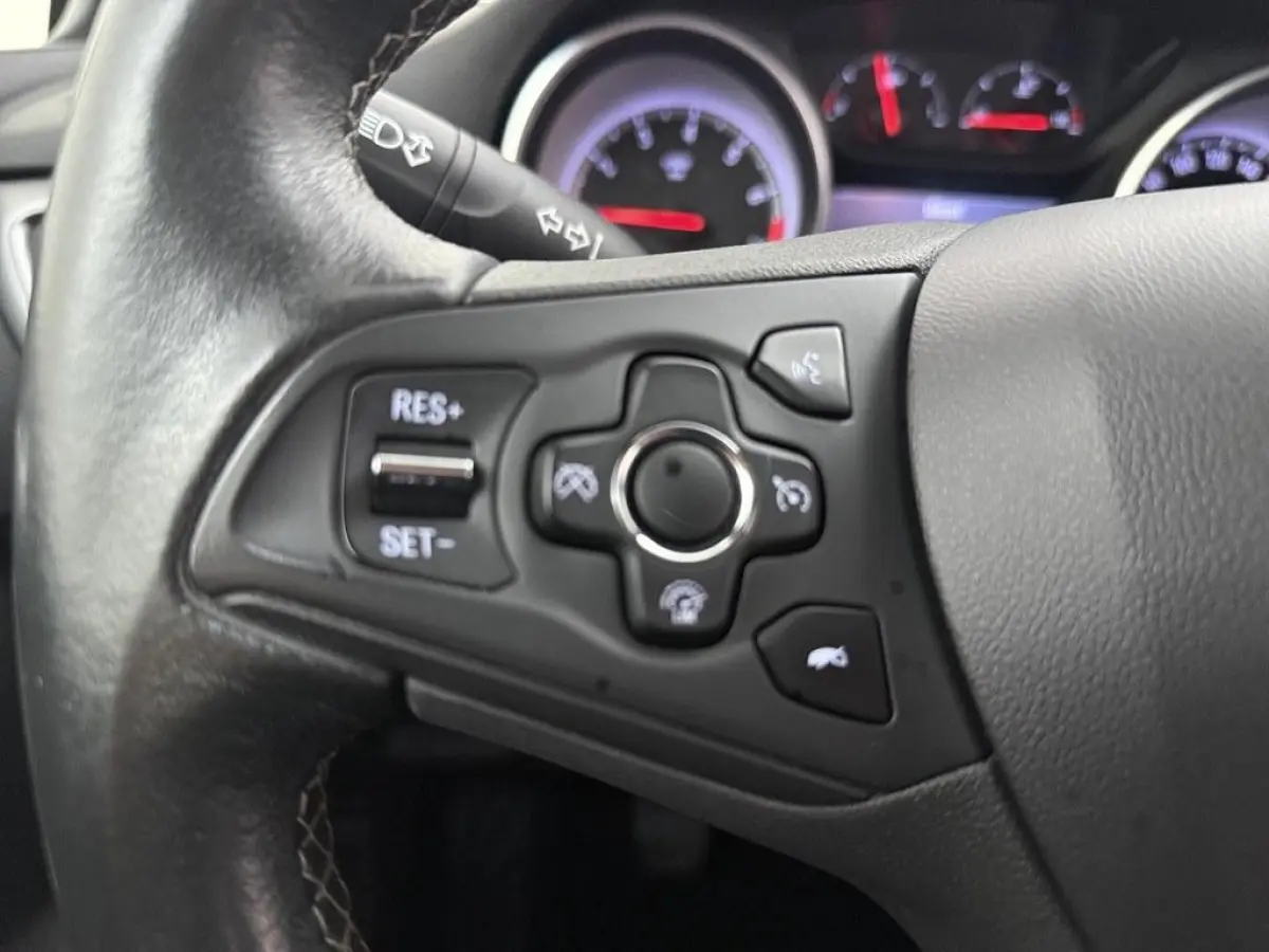 1.0 TURBO Business+ Nav/Camera/Led/4S.Banden