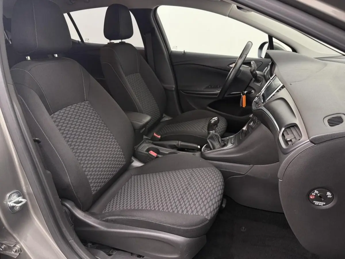 1.0 TURBO Business+ Nav/Camera/Led/4S.Banden