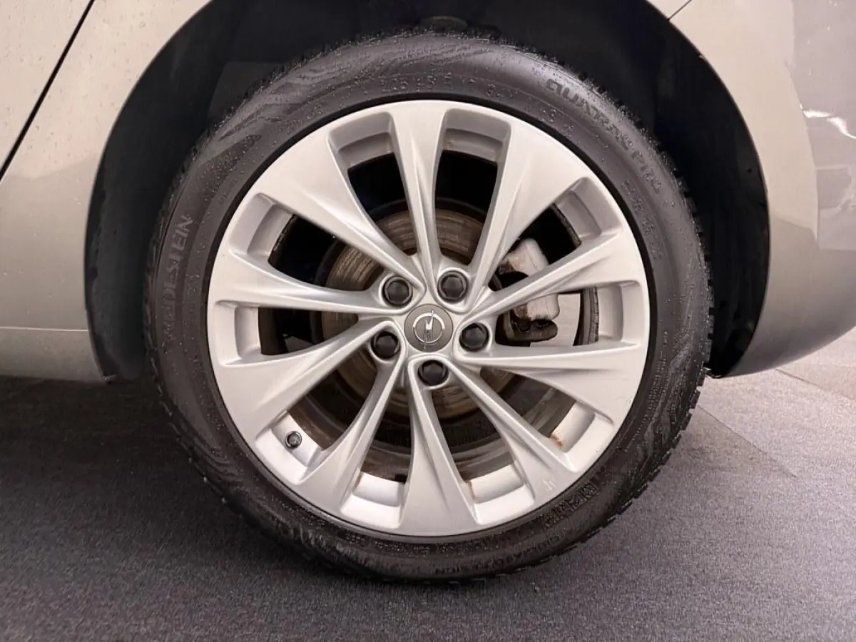 1.0 TURBO Business+ Nav/Camera/Led/4S.Banden
