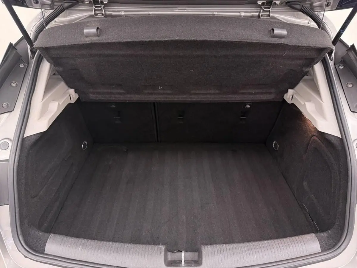 1.0 TURBO Business+ Nav/Camera/Led/4S.Banden