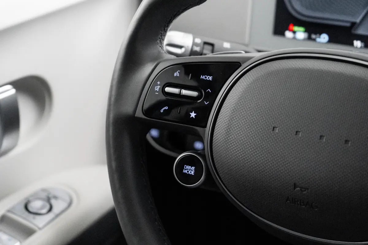 Connect 77.4 kWh 217pk | Warmtepomp | Batterijverwarming | Elektrische stoelen | Camera | Carplay | Adaptive cruise controle | Dodehoek detectie | Elektrische achterklep | Stoelverwarming