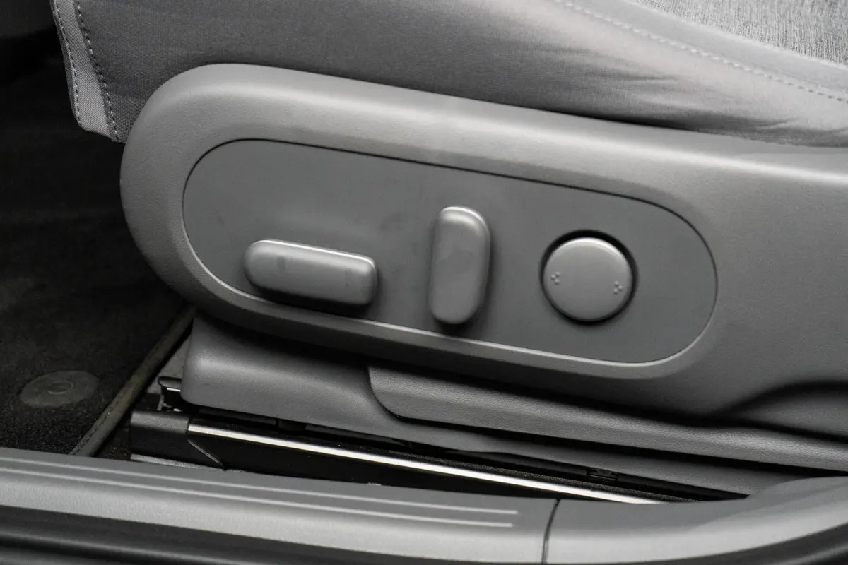 Connect 77.4 kWh 217pk | Warmtepomp | Batterijverwarming | Elektrische stoelen | Camera | Carplay | Adaptive cruise controle | Dodehoek detectie | Elektrische achterklep | Stoelverwarming