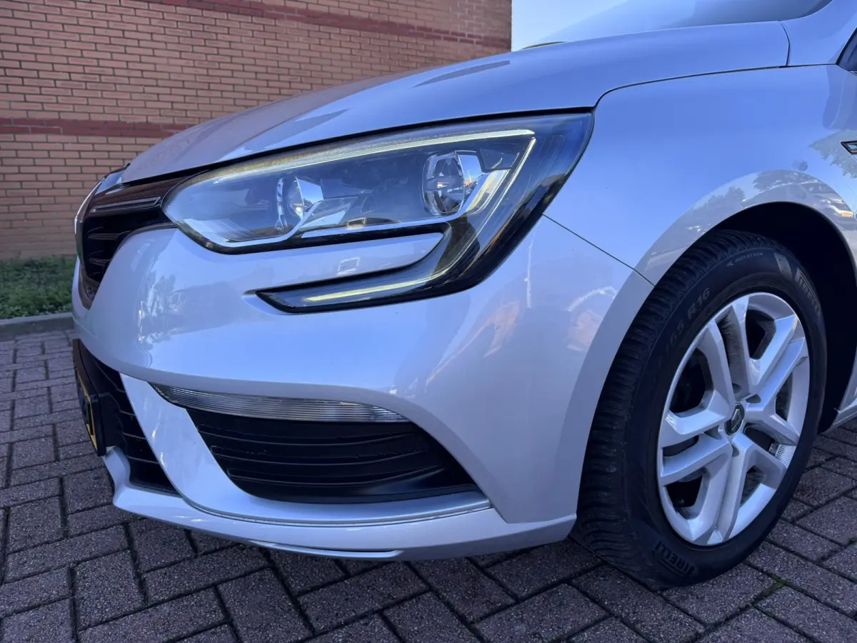 1.5 Blue dCi Limited, Euro 6, Marge, Apple Carplay