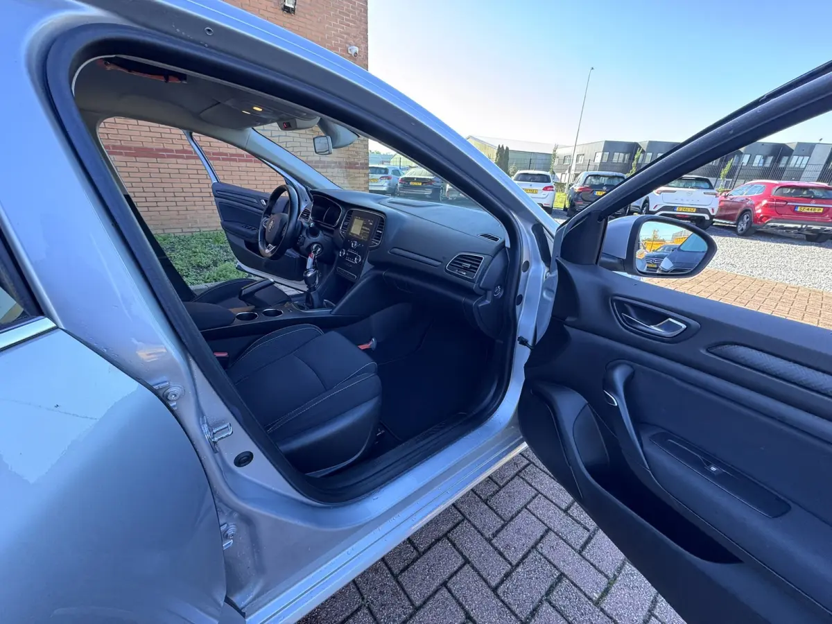 1.5 Blue dCi Limited, Euro 6, Marge, Apple Carplay