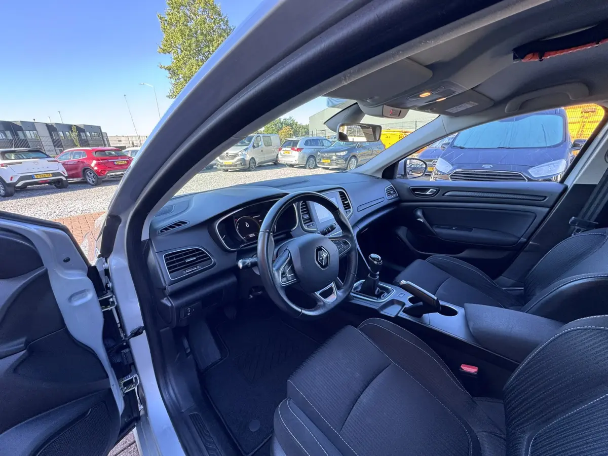 1.5 Blue dCi Limited, Euro 6, Marge, Apple Carplay