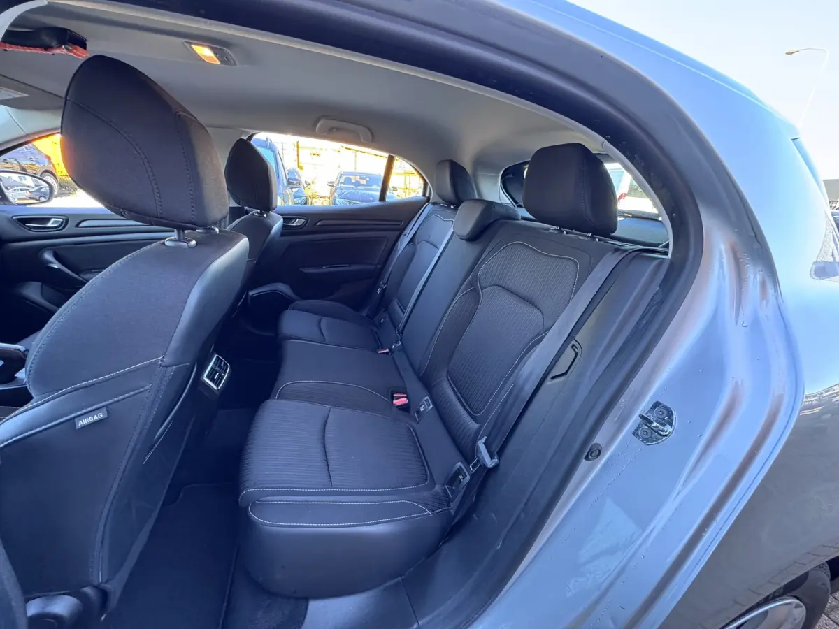 1.5 Blue dCi Limited, Euro 6, Marge, Apple Carplay