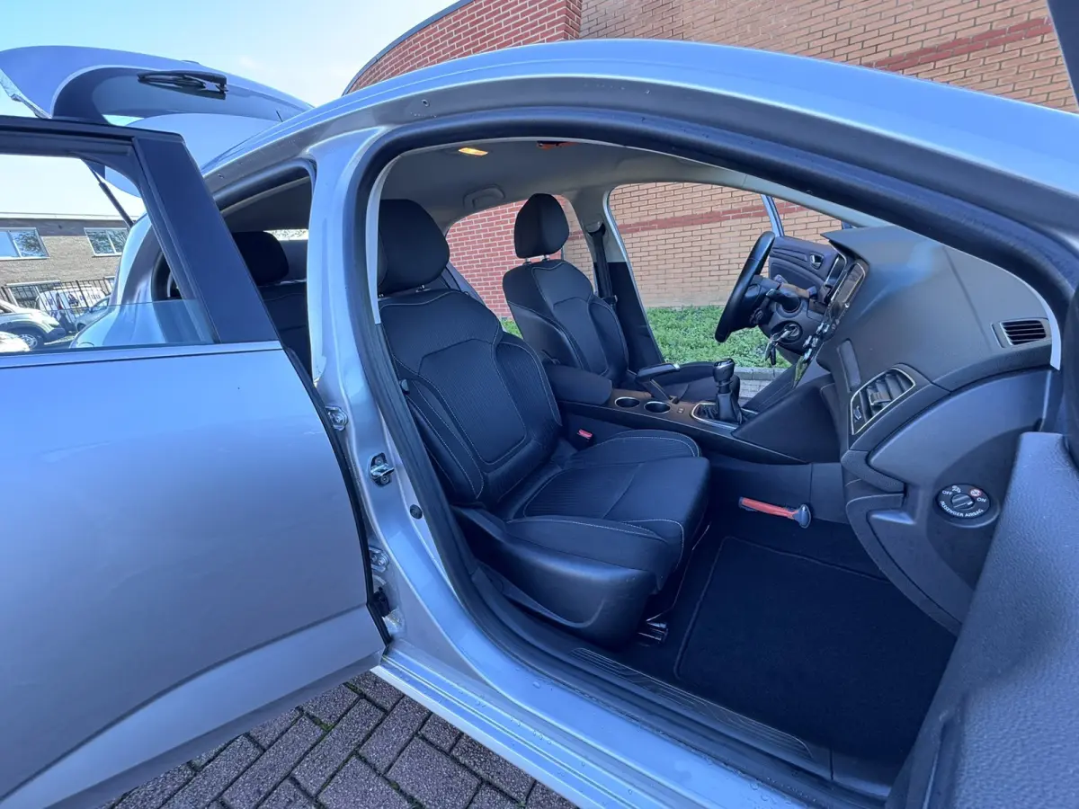 1.5 Blue dCi Limited, Euro 6, Marge, Apple Carplay