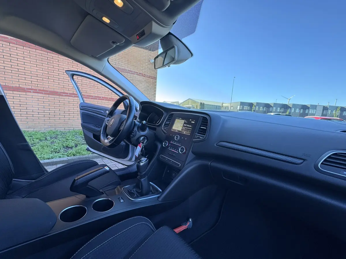 1.5 Blue dCi Limited, Euro 6, Marge, Apple Carplay