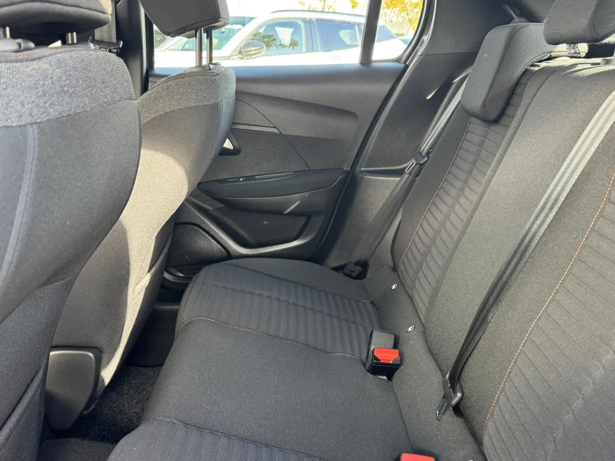 1.2 PureTech Active Pack | Automaat | Cruise Control | Parkeerhulp | Apple Carplay/Android Auto