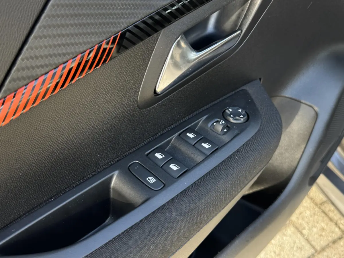 1.2 PureTech Active Pack | Automaat | Cruise Control | Parkeerhulp | Apple Carplay/Android Auto