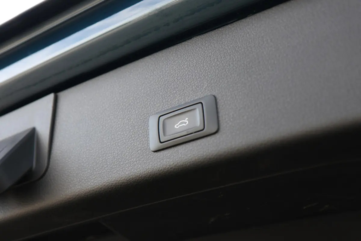 55 408pk quattro edition 95 kWh | Panoramadak | Trekhaak | Achteruitrijcamera | Stoelverwarming