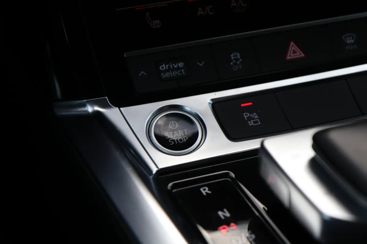 55 408pk quattro edition 95 kWh | Panoramadak | Trekhaak | Achteruitrijcamera | Stoelverwarming