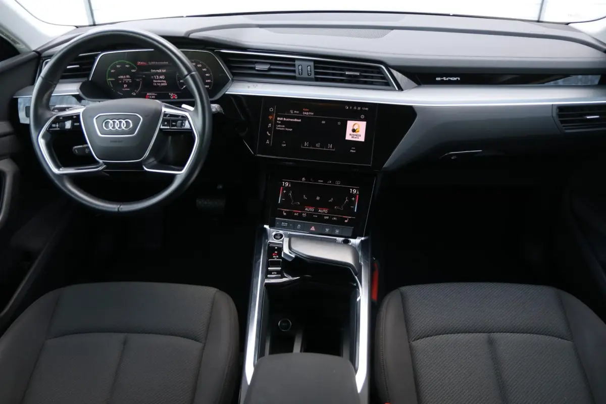 55 408pk quattro edition 95 kWh | Panoramadak | Trekhaak | Achteruitrijcamera | Stoelverwarming