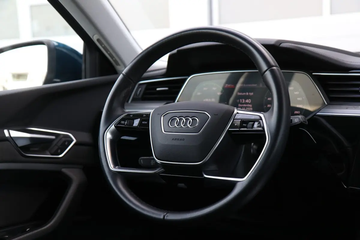 55 408pk quattro edition 95 kWh | Panoramadak | Trekhaak | Achteruitrijcamera | Stoelverwarming