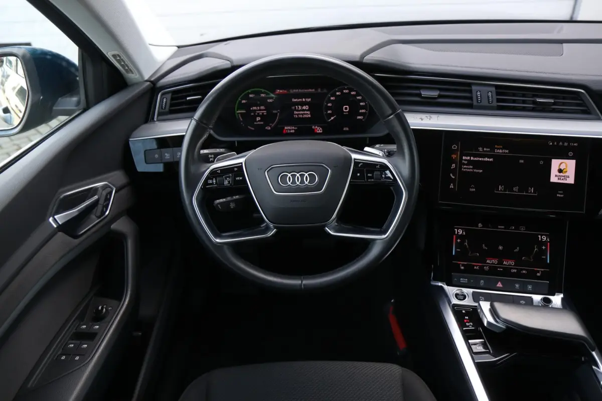 55 408pk quattro edition 95 kWh | Panoramadak | Trekhaak | Achteruitrijcamera | Stoelverwarming