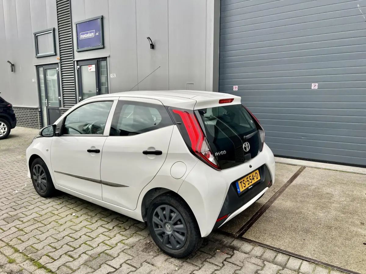 1.0 VVT-i X-JOY NAP 100% Dealer Onderhouden NL