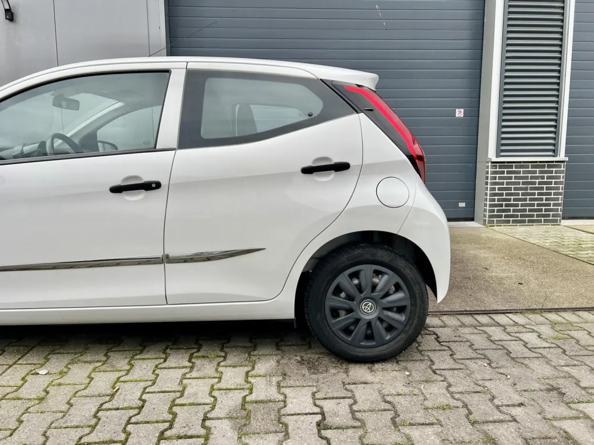 1.0 VVT-i X-JOY NAP 100% Dealer Onderhouden NL