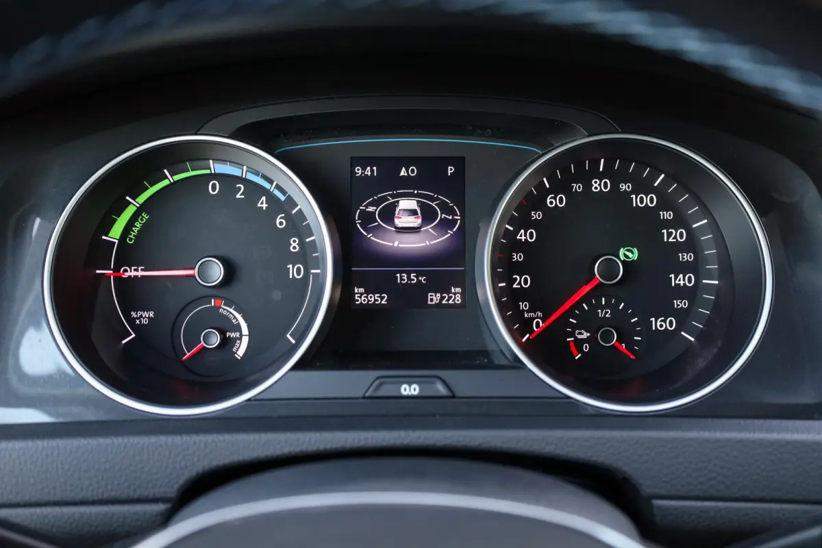 136pk E-DITION | Parkeersensoren | Adaptive Cruise | LM Velgen 16"