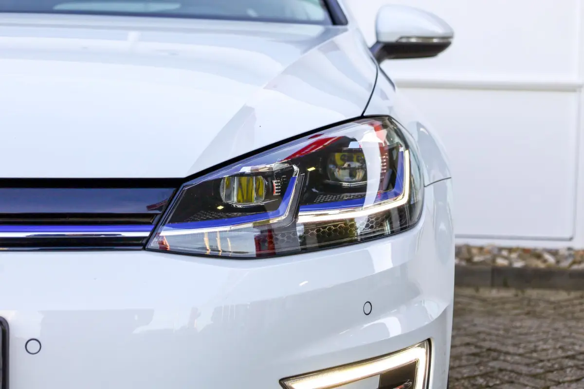 136pk E-DITION | Parkeersensoren | Adaptive Cruise | LM Velgen 16"
