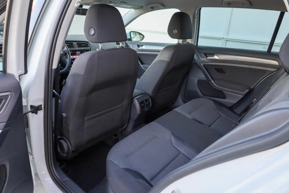 136pk E-DITION | Parkeersensoren | Adaptive Cruise | LM Velgen 16"