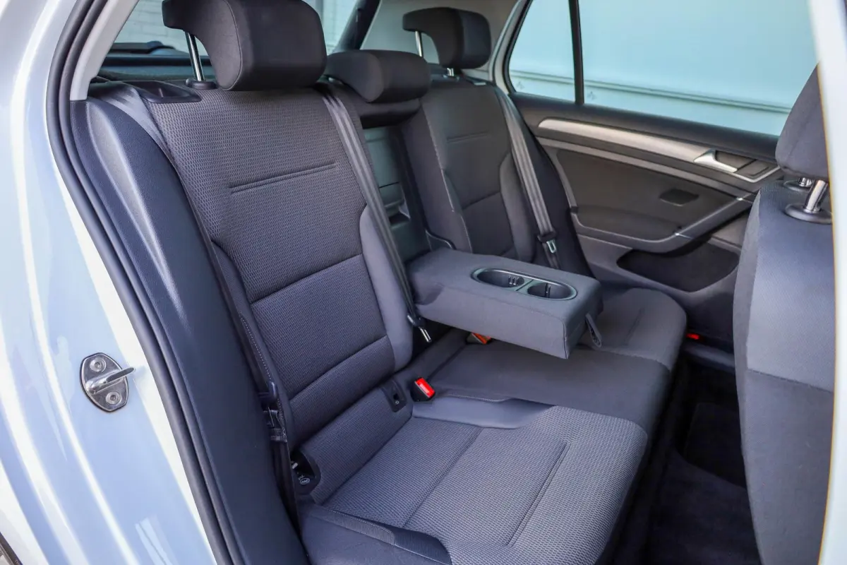 136pk E-DITION | Parkeersensoren | Adaptive Cruise | LM Velgen 16"