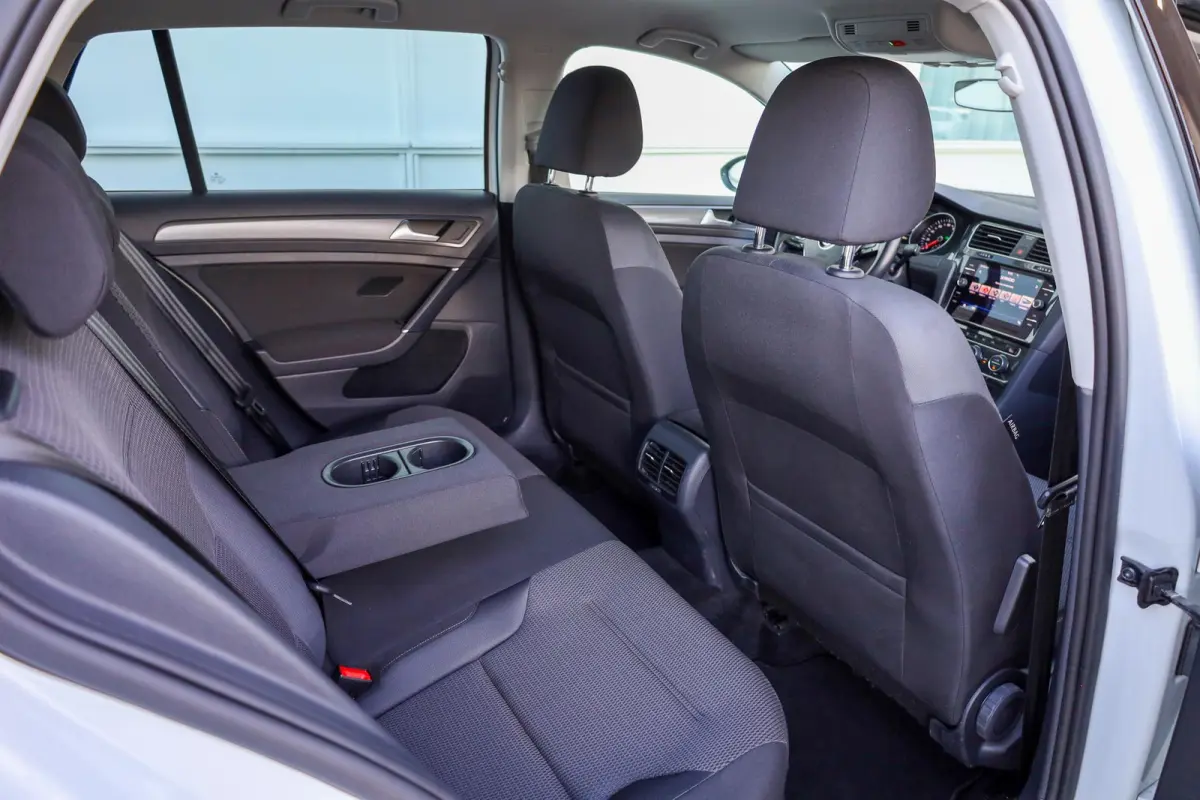136pk E-DITION | Parkeersensoren | Adaptive Cruise | LM Velgen 16"