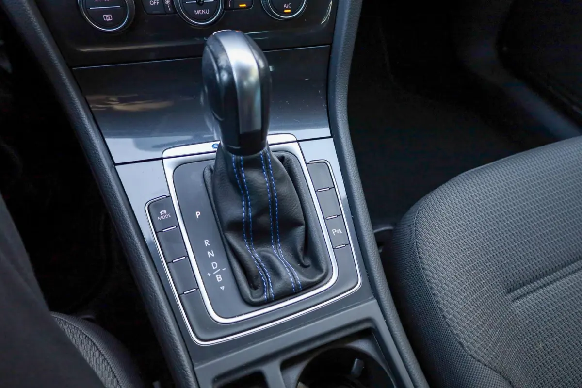 136pk E-DITION | Parkeersensoren | Adaptive Cruise | LM Velgen 16"