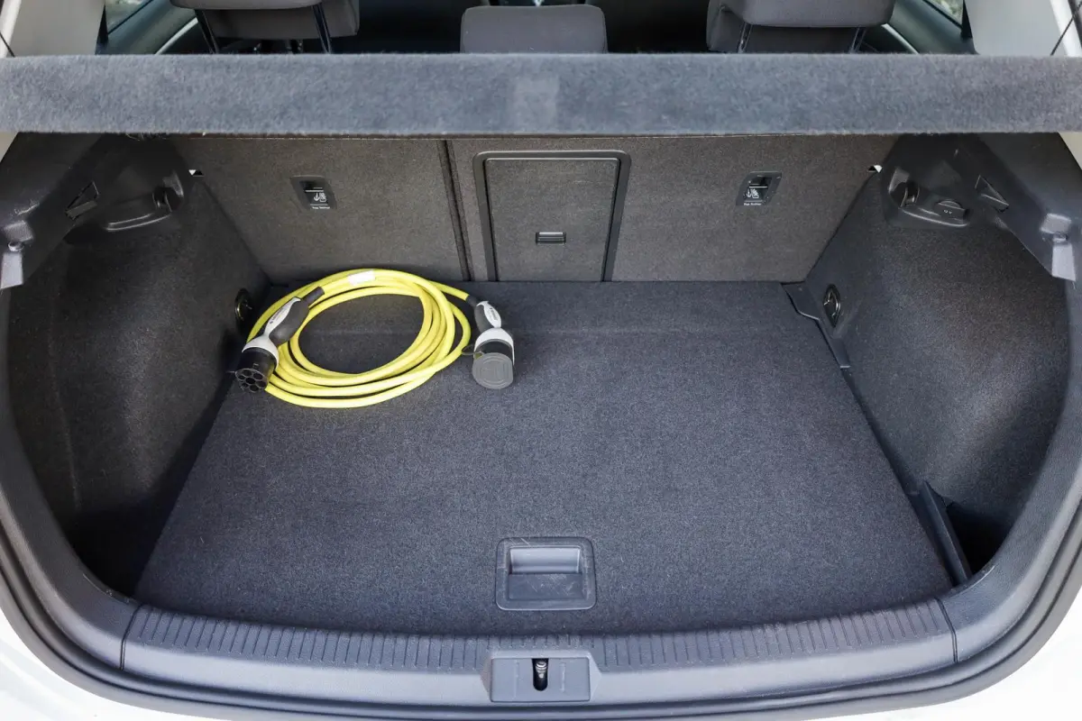 136pk E-DITION | Parkeersensoren | Adaptive Cruise | LM Velgen 16"