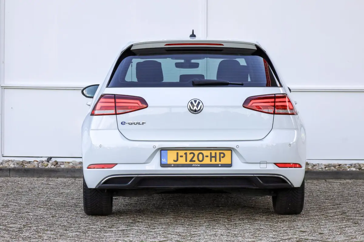 136pk E-DITION | Parkeersensoren | Adaptive Cruise | LM Velgen 16"