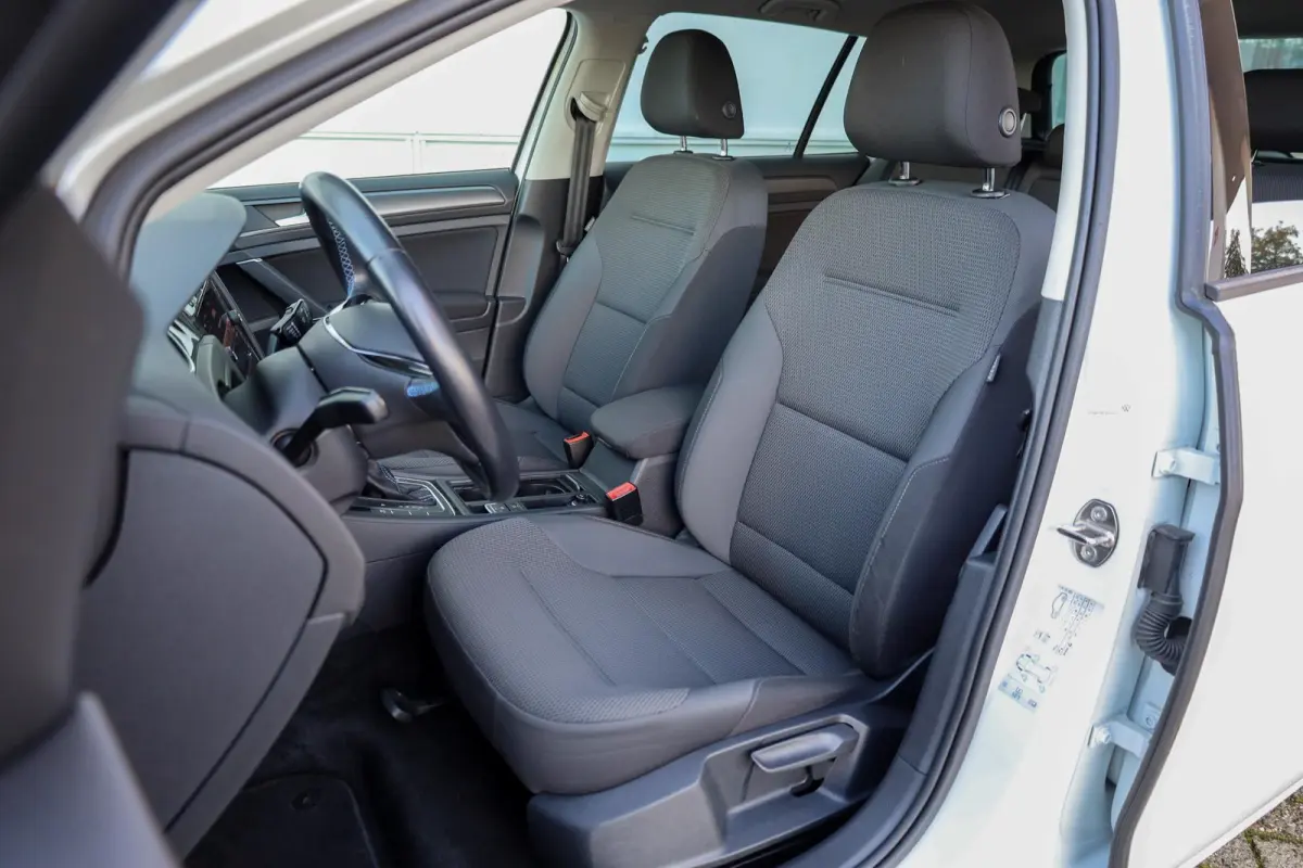 136pk E-DITION | Parkeersensoren | Adaptive Cruise | LM Velgen 16"