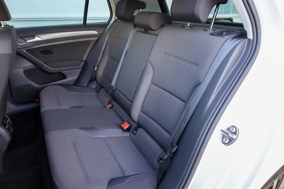 136pk E-DITION | Parkeersensoren | Adaptive Cruise | LM Velgen 16"