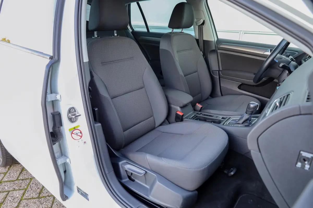 136pk E-DITION | Parkeersensoren | Adaptive Cruise | LM Velgen 16"