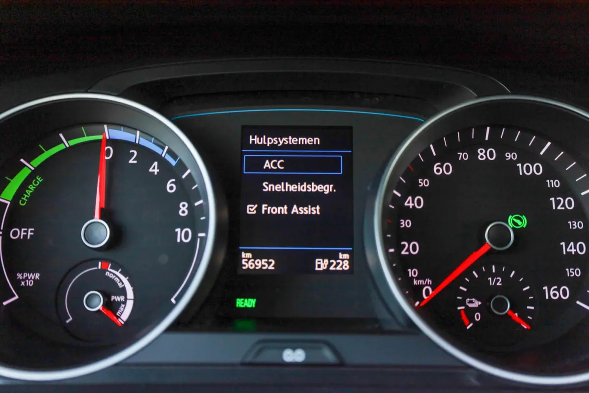 136pk E-DITION | Parkeersensoren | Adaptive Cruise | LM Velgen 16"