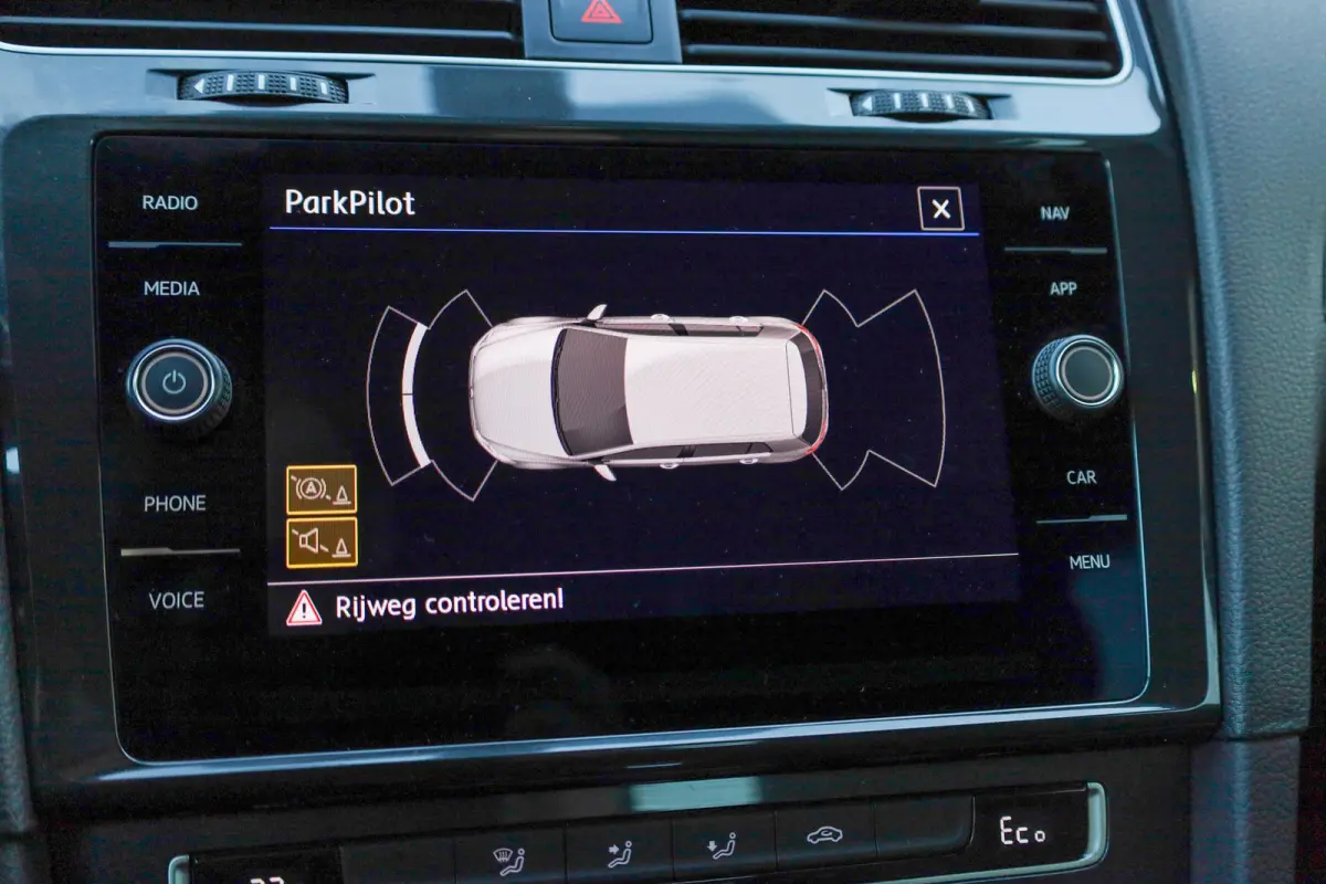 136pk E-DITION | Parkeersensoren | Adaptive Cruise | LM Velgen 16"